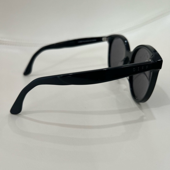 DIFF Sunglasses - Picture 2 of 3